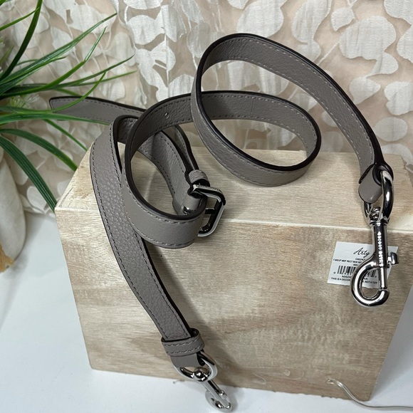 MARC Jacobs🍂🍁nude leather strap silver  hardware new - Picture 3 of 13